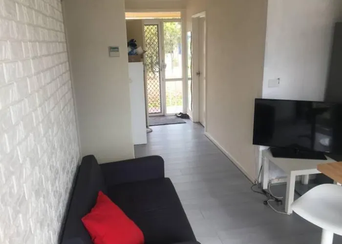 Dana-Private Room In A Shared House-Close To City & Anu-2