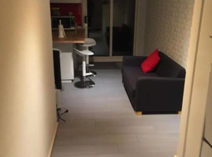 Dana-Private Room In A Shared House-Close To City & Anu-2